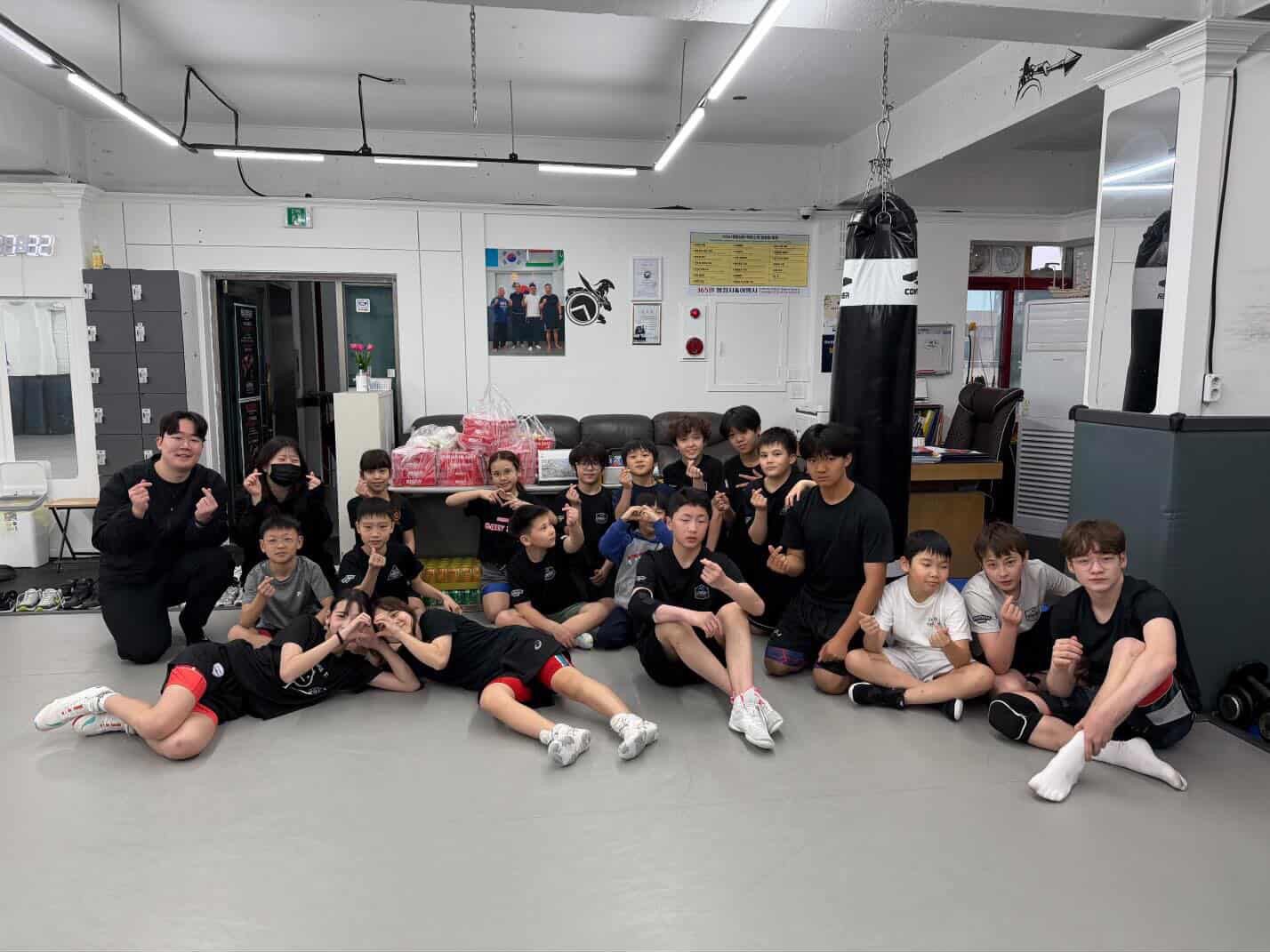 천안아산점 피자 전문업체 더본테이스티,  이주배경 청소년 위해 100만 원 상당 피자 후원