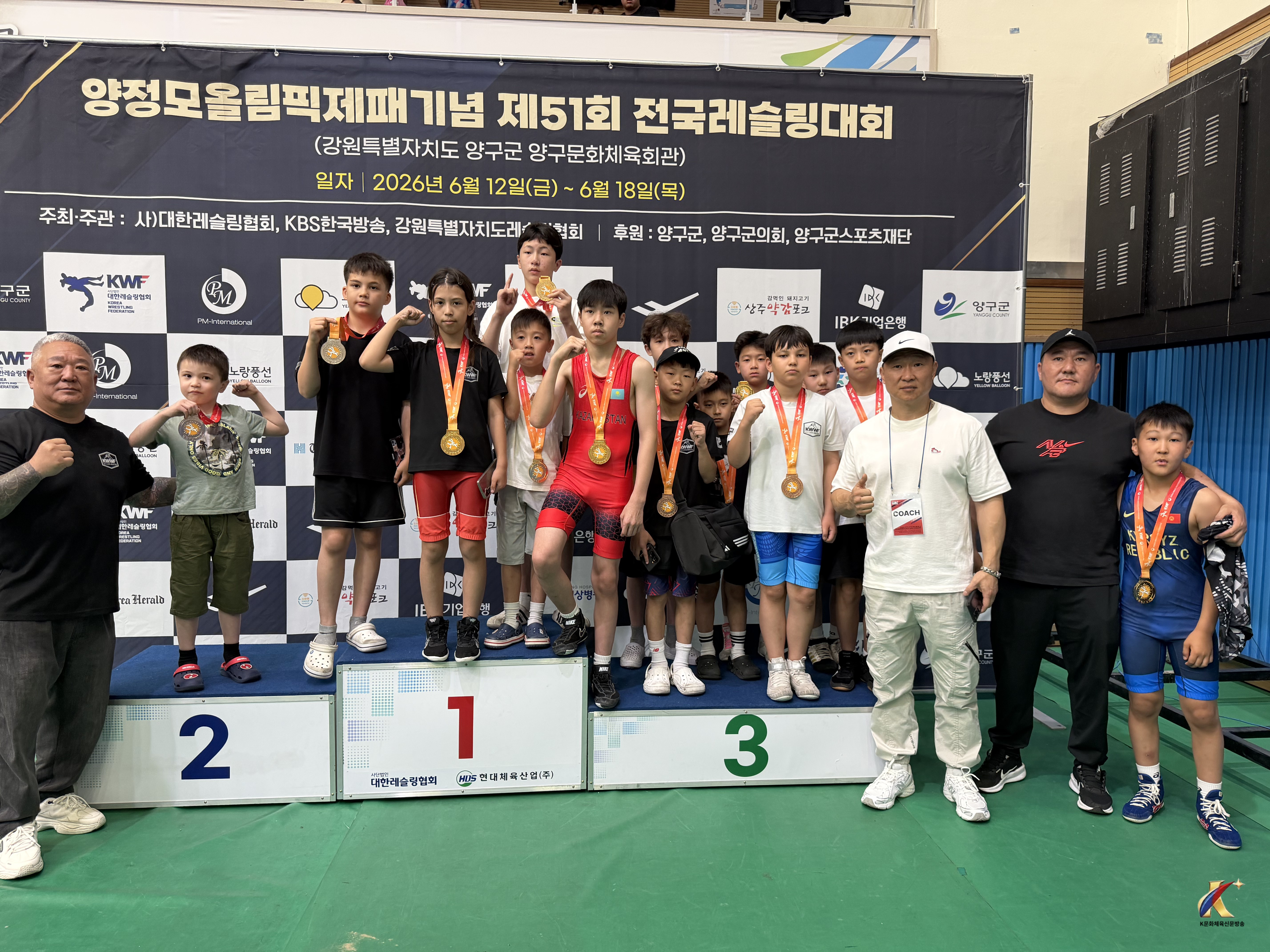 한국다문화레슬링협회 유소년 선수단, 전국레슬링대회서 금메달 7개 획득    **천안 대표로 출전한 다문화 유소년 선수들, 전국 무대에서 우수한 성적 거둬**