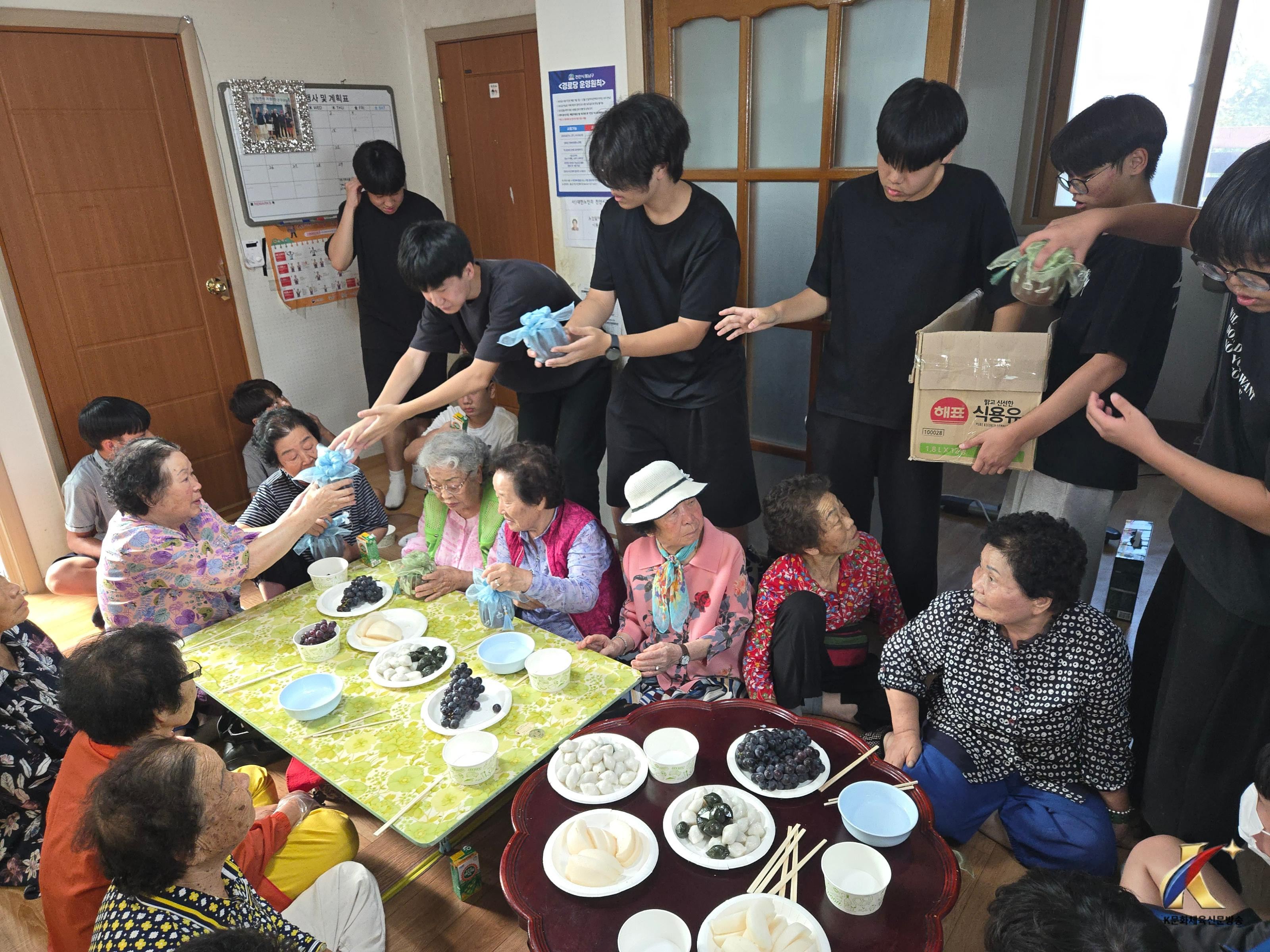 천안중학교, 추석 맞이 지역사회 플로깅 및 경로당 방문 행사 실시
