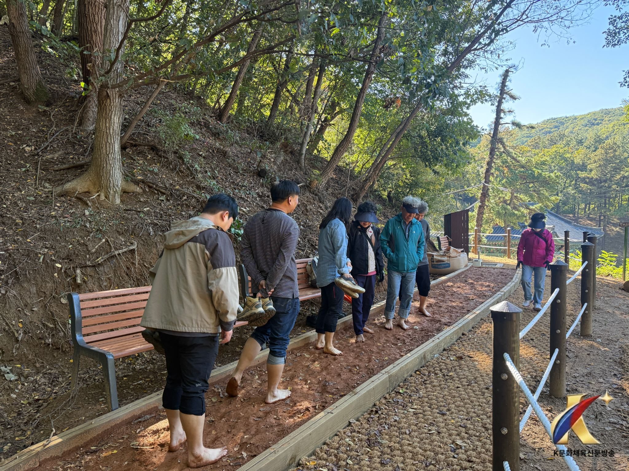 천안시, 성거산 등산로 정비 완료…보명사 인근 맨발 황톳길 조성
